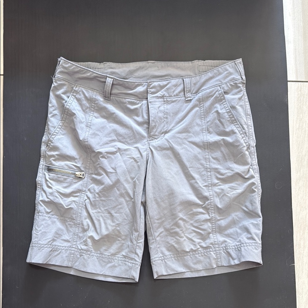 Athleta Hiking Light Gray Cargo Shorts